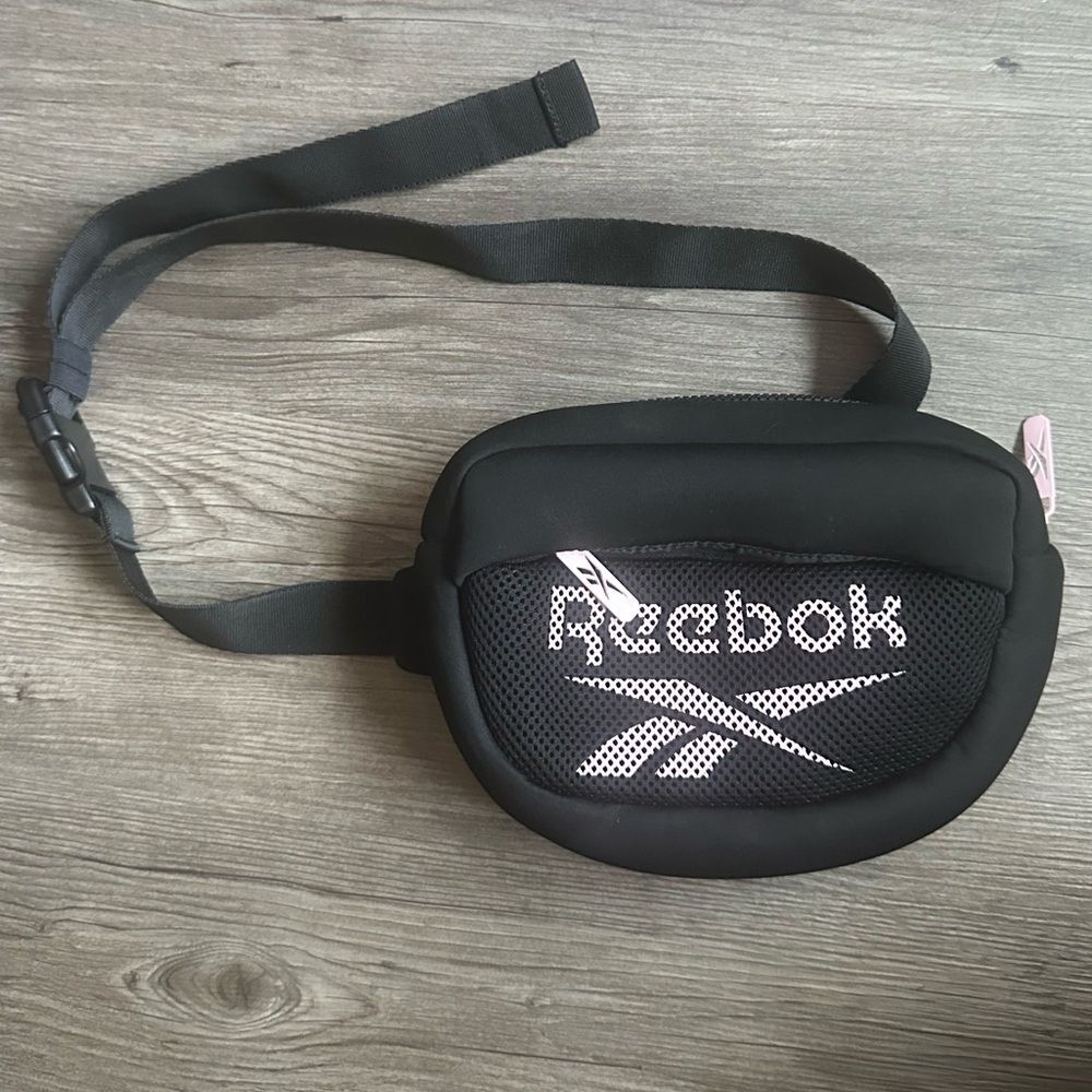 Reebok Black Mesh Zip Pouch